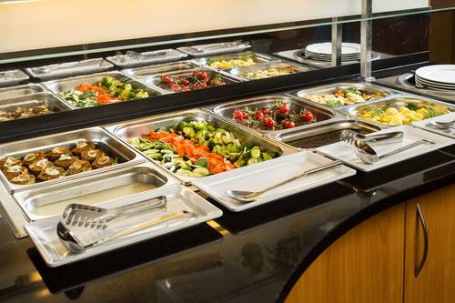Quelle: Erzbischöfliches Seelsorgeamt Freiburg - Bildungshäuser und Familienferienstätten Ansicht vom Mittagsbuffet im Bildungshaus Neckarelz