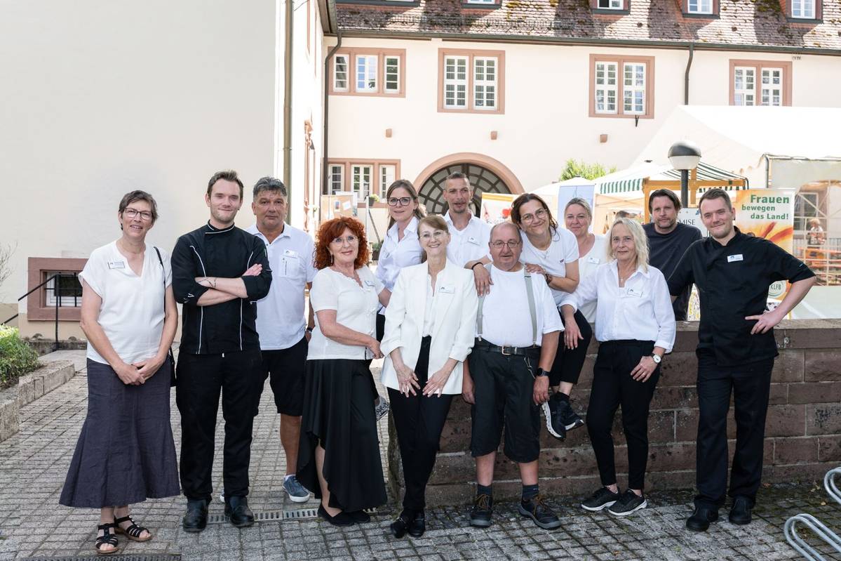 Quelle: Erzbischöfliches Seelsorgeamt Freiburg - Bildungshäuser und Familienferienstätten Gruppenbild Team