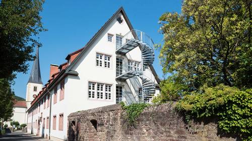 Außenansicht vom Bildungshaus Neckarelz