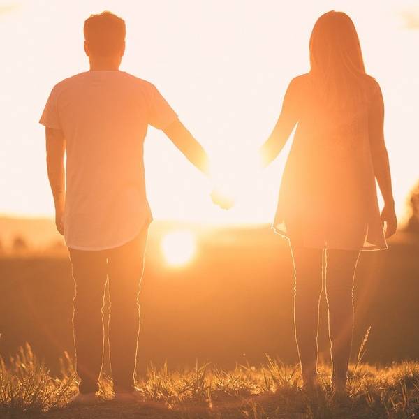 Ansicht von einem Paar mit Sonnenaufgang