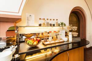 Quelle: Erzbischöfliches Seelsorgeamt Freiburg - Bildungshäuser und Familienferienstätten Ansicht Frühstücksbuffet im Bildungshaus Neckarelz
