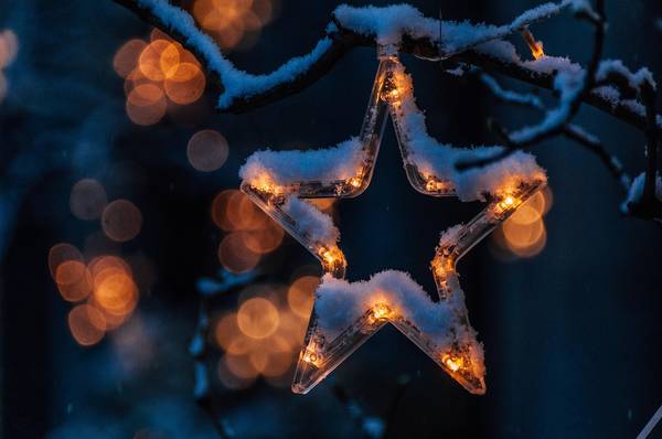 Quelle: https://pixabay.com/de/photos/stern-weihnachten-dekoration-advent-6860582/